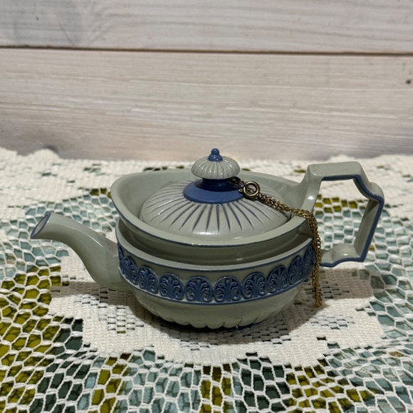 Vintage Hand Painted Ceramic Nina Mayer Teapot No. 6-41 Collectable - Picture 2 of 12